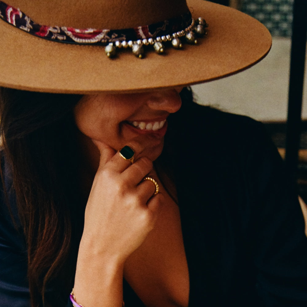 The Iconic Bombay Brown fedora hat. Camel hat. Wool Hat. Camel wool hat. Brown Hat. Fedora hat styles. Unique hat. Timeless Hat. Wool Hats. Premium quality hats. Hoed Amsterdam. Hoedenwinkel in Amsterdam. Hat store in Amsterdam.