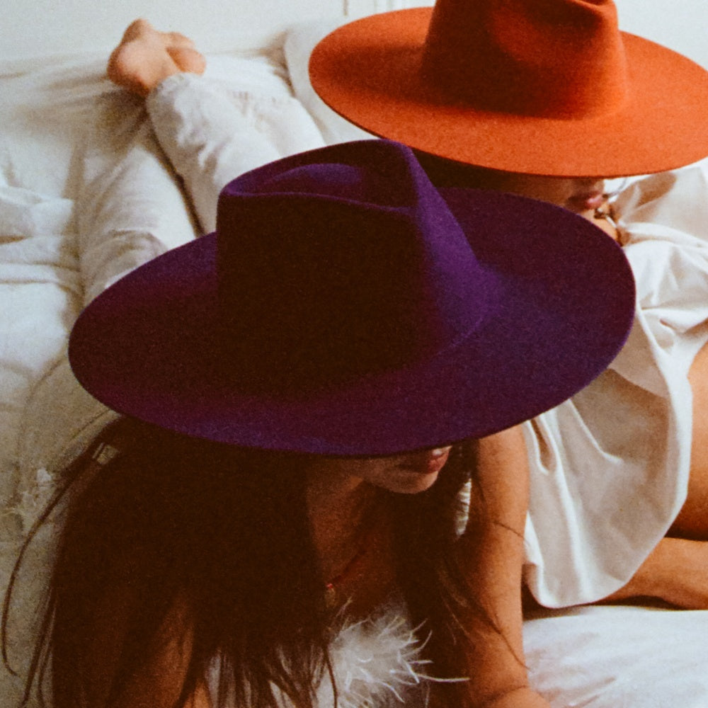 The Society Poppin Purple. Purple wool hat. Purple wool fedora hat. Fedora hat. Unique hat. Timeless hat. Hat store in Amsterdam. Hoed Amsterdam. Hoedenwinkel in Amsterdam. Fedora Hats. Fedora Hoed. Fedora hoeden. Statement Hoed. Purple Statement Hat. Paarse Statement Hoed.