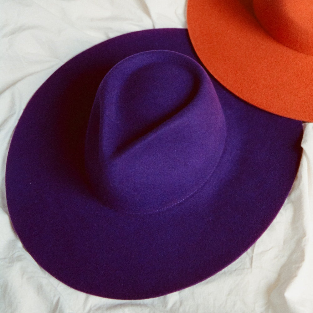 The Society Poppin Purple. Purple wool hat. Purple wool fedora hat. Fedora hat. Unique hat. Timeless hat. Hat store in Amsterdam. Hoed Amsterdam. Hoedenwinkel in Amsterdam. Fedora Hats. Fedora Hoed. Fedora hoeden. Statement Hoed. Purple Statement Hat. Paarse Statement Hoed.